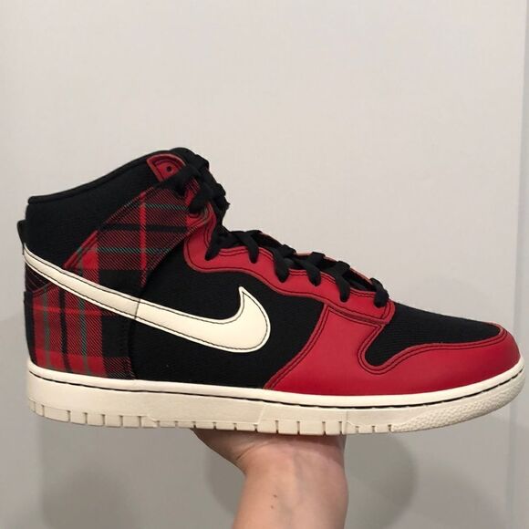 ⭐️NIKE DUNK LOW RETRO SE SNEAKERS - Picture 3 of 14